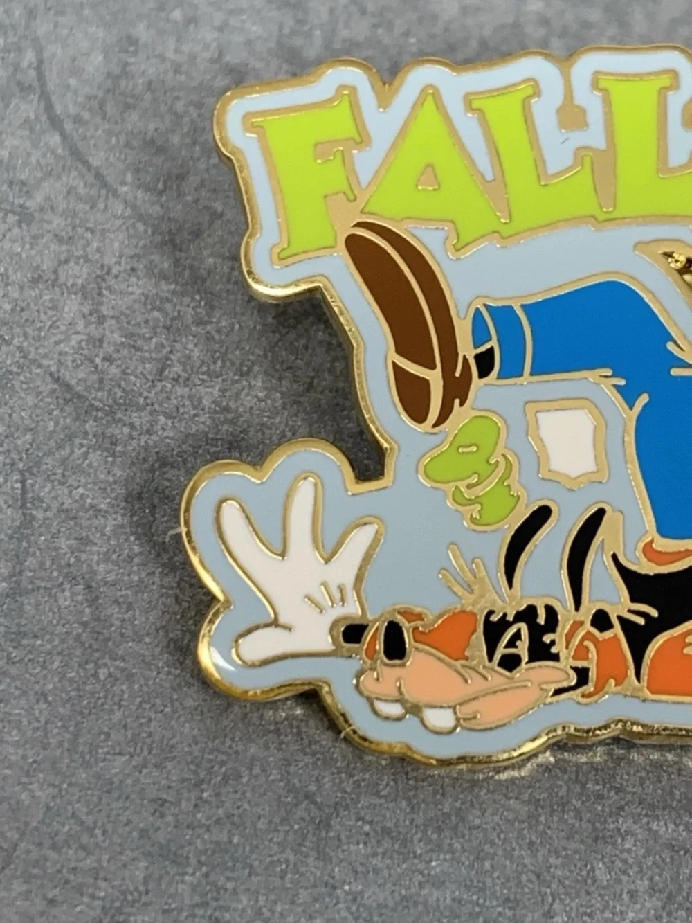 Goofy Disney Pin Cast Exclusive Disney Land Resort Seasons Fall 04 2004 LE 2000